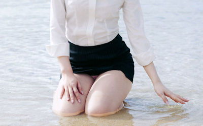 制服姿で正座する礼儀正しいOLのエロ画像 ②