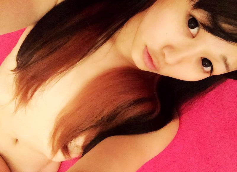 髪の毛だけで胸を隠す髪ブラヌードのエロ画像
