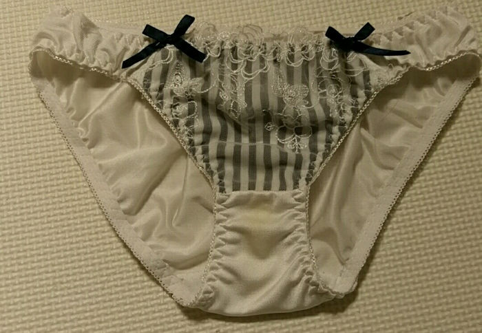 脱ぎたてパンツをうｐする女達エッロｗｗｗｗｗｗ