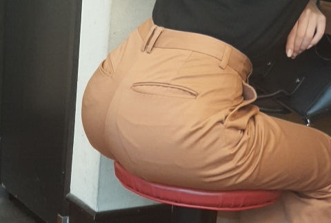 パツパツにお肉の詰まったお尻みてたら勃●して歩けないｗｗｗｗｗｗｗｗｗ