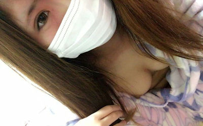 完全に乳首見えてる胸チラまとめ ④