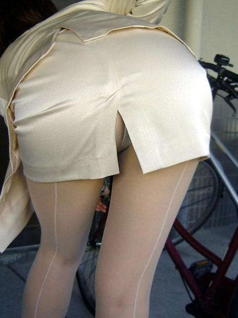 お尻 街撮り 前屈み パンチラ エロ画像【26】