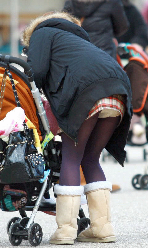 お尻 街撮り 前屈み パンチラ エロ画像【38】