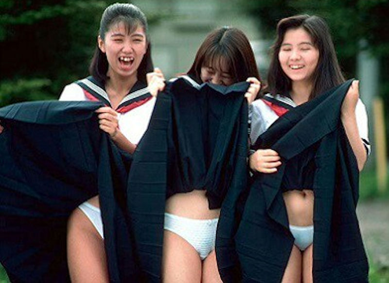 昭和（70年代・80年代）っぽい昔のJKのパンチラ画像