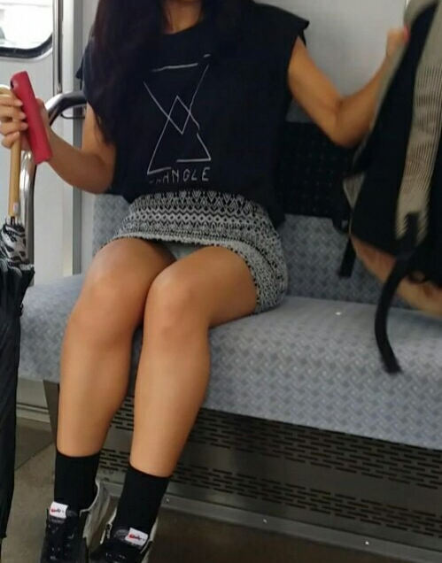 電車内 パンチラ ギャル JK エロ画像【35】