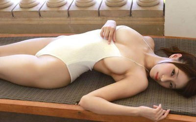 ハイレグで過激に魅せる美脚美女のエロ画像 ①