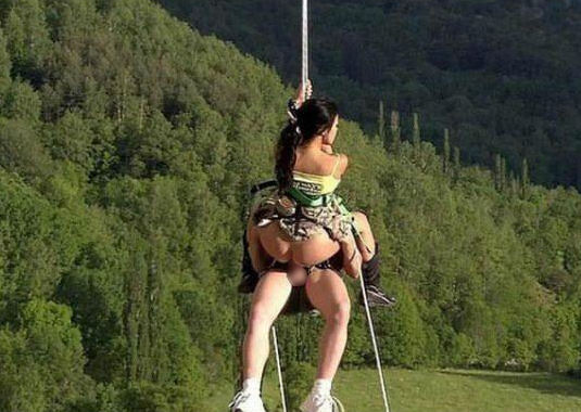 空中 性行為 エクストリーム セックス エロ画像【6】