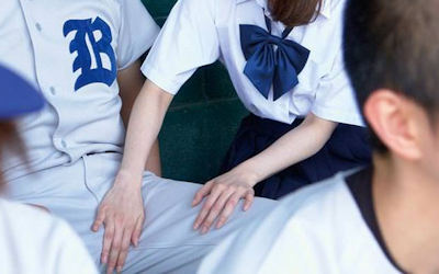 運動部のマネージャーがエロい部活の女子マネ画像集 ④