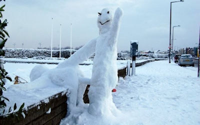 雪だるまでエッチなおふざけしてる海外のエロ画像 ④