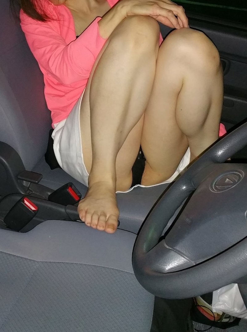 ミニスカ 車 パンチラ エロ画像【46】
