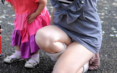 熟女と人妻の魅惑的なパンチラ画像 ③