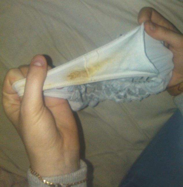 パンツのシミ 見せる 脱ぎたて 染みパン エロ画像【13】