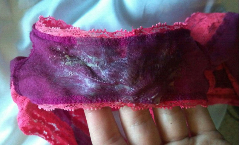 パンツのシミ 見せる 脱ぎたて 染みパン エロ画像【30】
