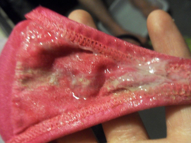 パンツのシミ 見せる 脱ぎたて 染みパン エロ画像【38】