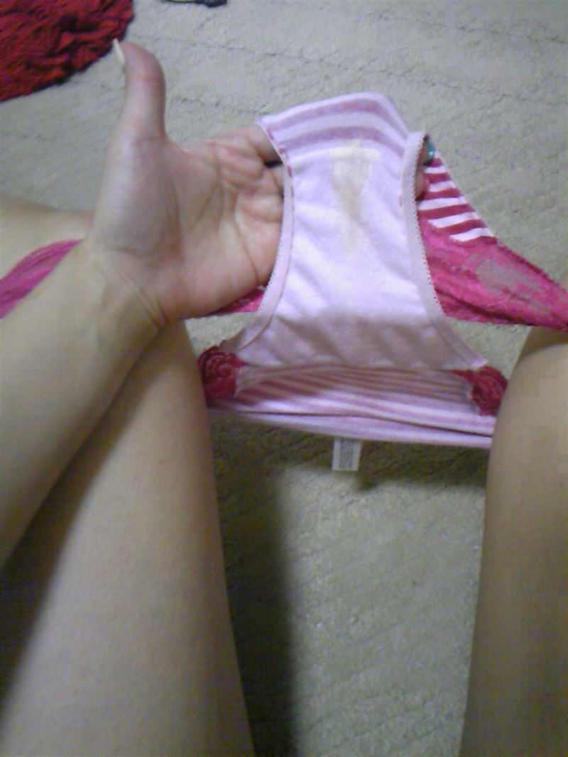 パンツのシミ 見せる 脱ぎたて 染みパン エロ画像【39】