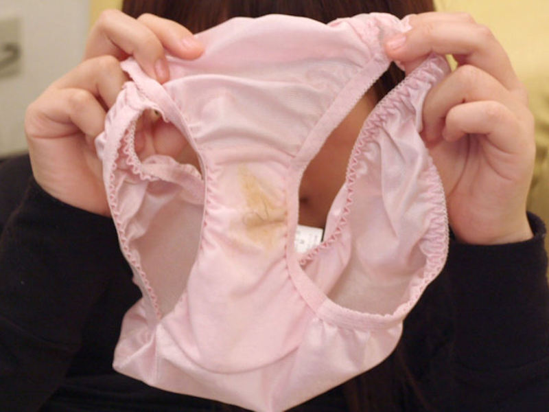 パンツのシミ 見せる 脱ぎたて 染みパン エロ画像【47】
