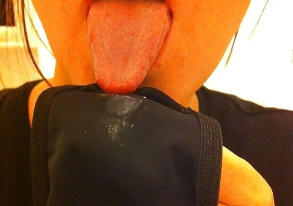 パンツのシミ 見せる 脱ぎたて 染みパン エロ画像【54】