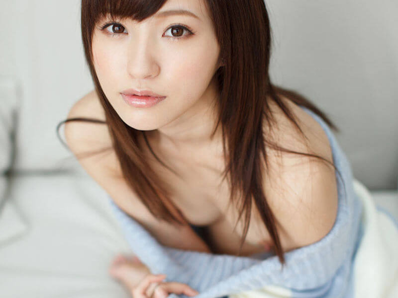 オフショルダーニット美女の肩出しおっぱい画像集