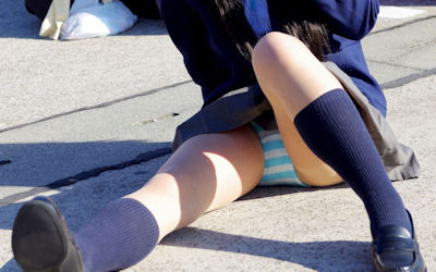 コミケでJKコスしたコスプレイヤーのパンチラまとめ ③