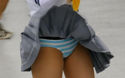 コミケでJKコスしたコスプレイヤーのパンチラまとめ ④