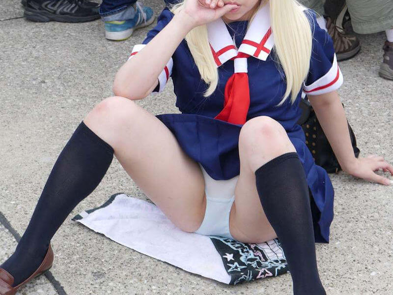 コミケでJKコスしたコスプレイヤーのパンチラまとめ
