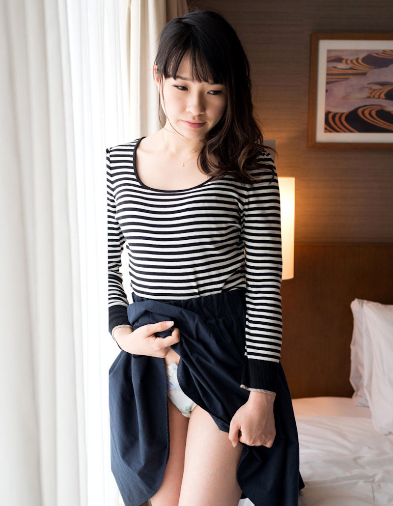 スカート たくし上げ パンツ見せ 恥ずかしがる エロ画像【29】