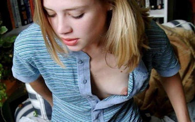 外国人美女の最高にセクシーな胸チラ画像 ①