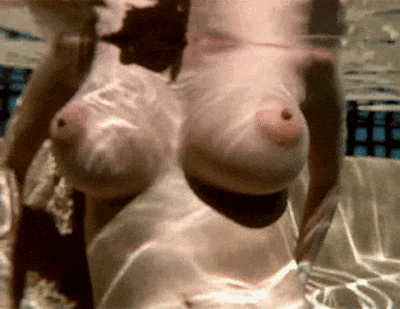 水中 揺れ 動く おっぱい GIF エロ画像【5】
