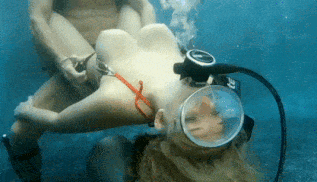 水中 揺れ 動く おっぱい GIF エロ画像【21】