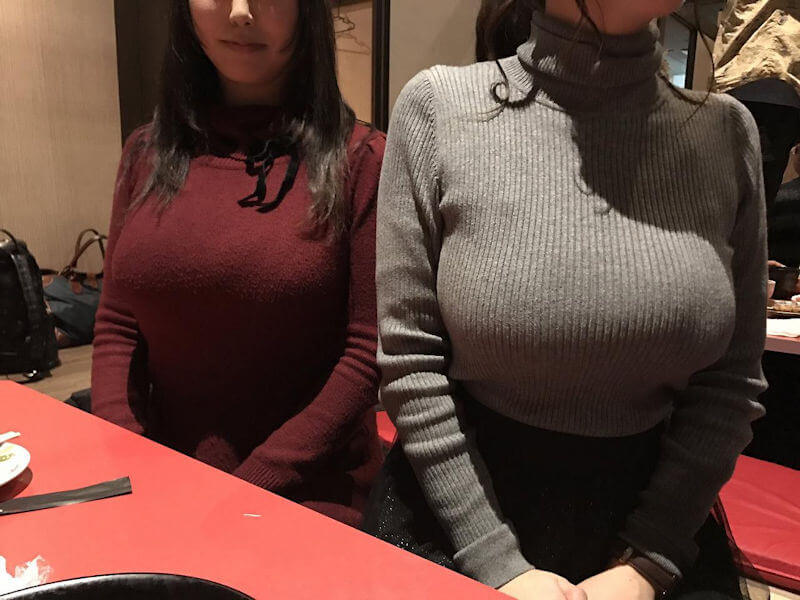 着衣巨乳おっぱいに正面から向き合うエロ画像