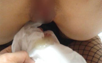 ティッシュでまんこを拭くセックス事後の素人画像 ③