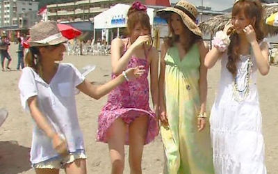 ワンピースで風パンチラする爽やか風チラ画像 ④