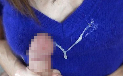 着衣おっぱいの服越し精子ぶっかけ画像 ④