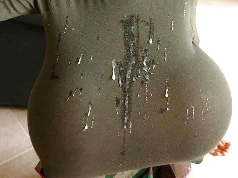 着衣おっぱいの服越し精子ぶっかけ画像