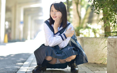 がっつりパンチラ！スカートの中丸見え画像 ①