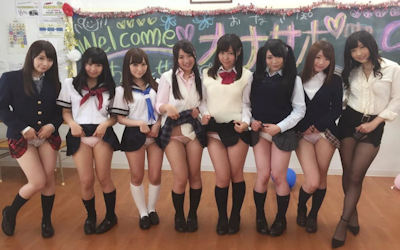 JKのパンツ見放題な複数パンチラエロ画像 ④