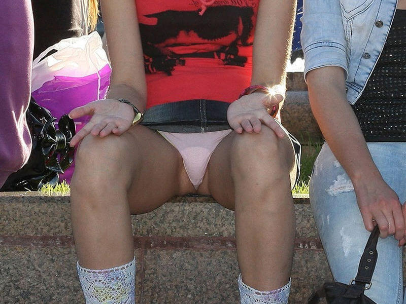 外国人女性の街撮りパンチラ画像まとめ