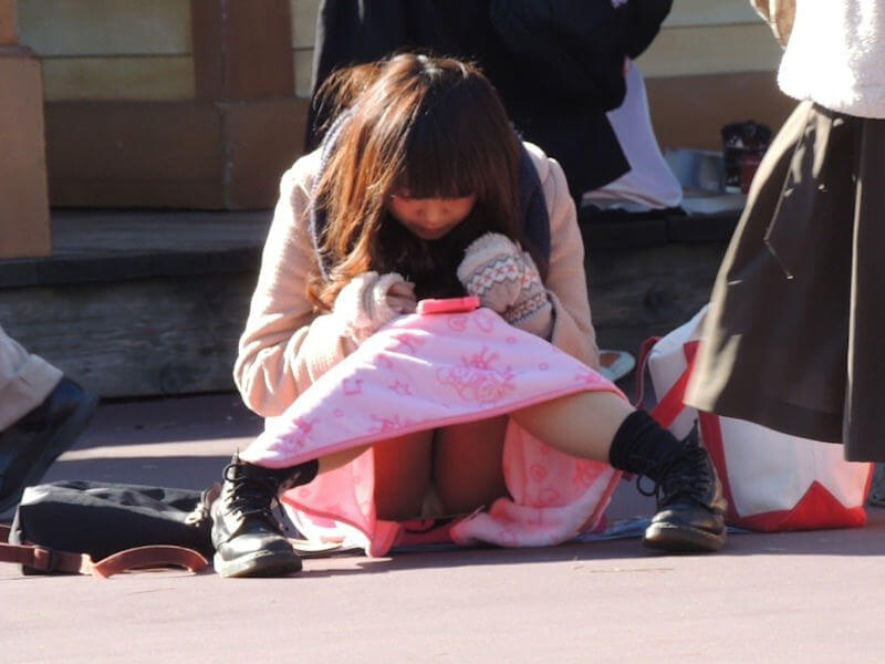 素人のパンチラだけで抜けるエロ画像