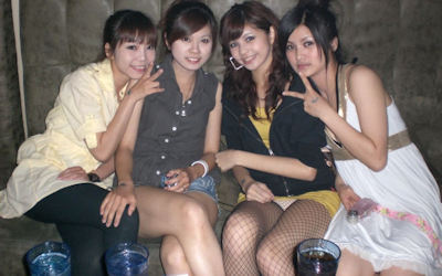 パンチラが見つかる集合写真・記念写真まとめ ②