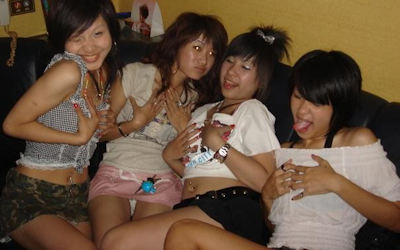 パンチラが見つかる集合写真・記念写真まとめ ③