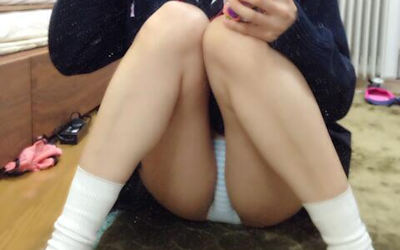 自撮りでパンチラサービスのエロ写メ画像 ①