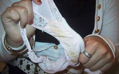 濃厚な下り物（おりもの）付きパンツのエロ画像 ③
