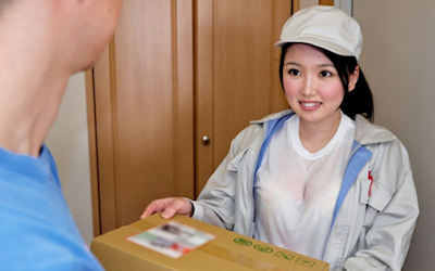 汗で下着や乳首が濡れ透けしてるエロ画像 ③
