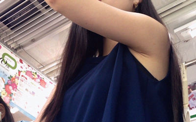 ノースリーブ女性のワキ街撮りエロ画像 ③