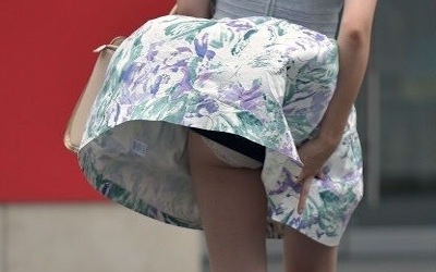 街撮りの定番、パンチラ素人のエロ画像 ④