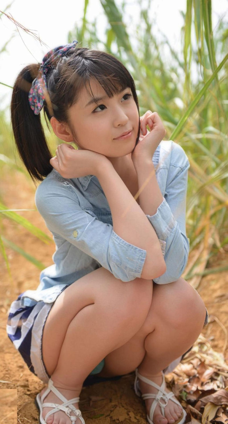 頬杖 ぶりっ子 しゃがみ パンチラ エロ画像【40】