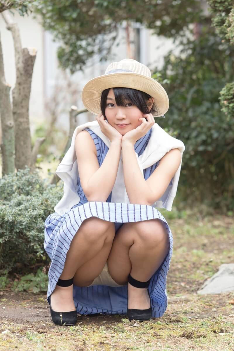 頬杖 ぶりっ子 しゃがみ パンチラ エロ画像【44】