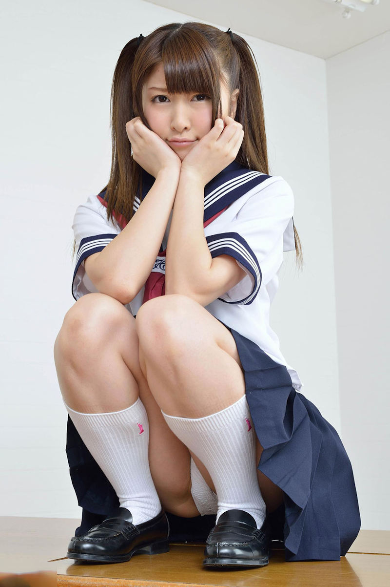 頬杖 ぶりっ子 しゃがみ パンチラ エロ画像【49】