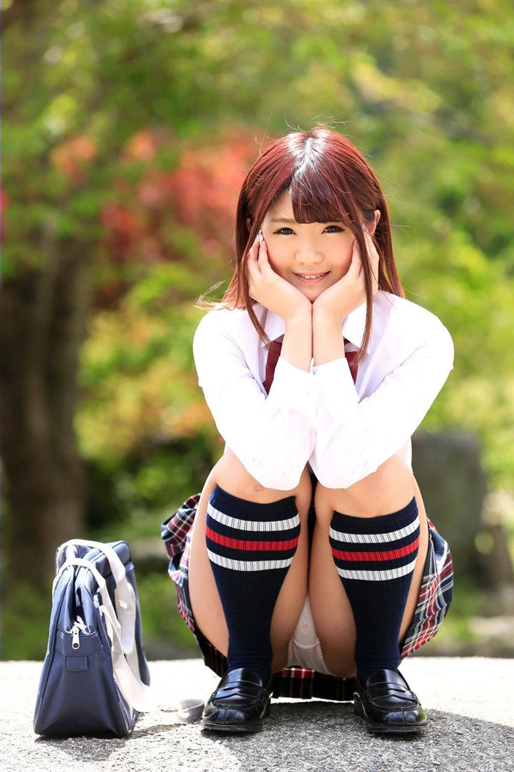 頬杖 ぶりっ子 しゃがみ パンチラ エロ画像【51】