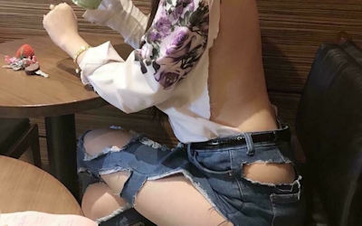 洋服が過激な変態ファッションのエロ画像 ①